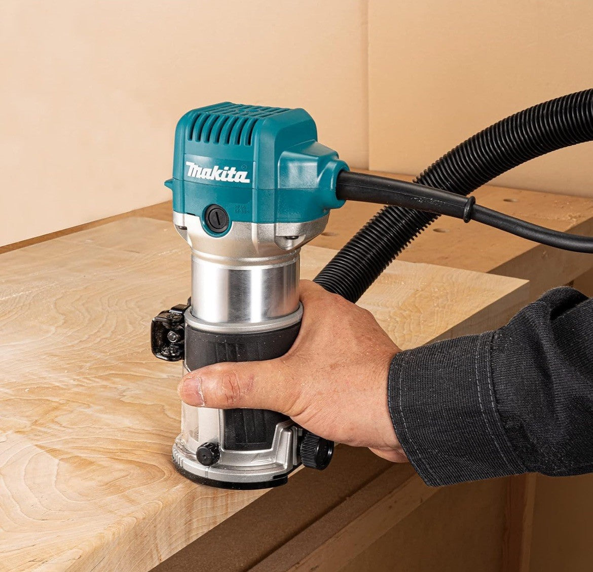 Makita RT0702CX4/1 Router Trimmer Precision Control 110v NEW FREE P&P