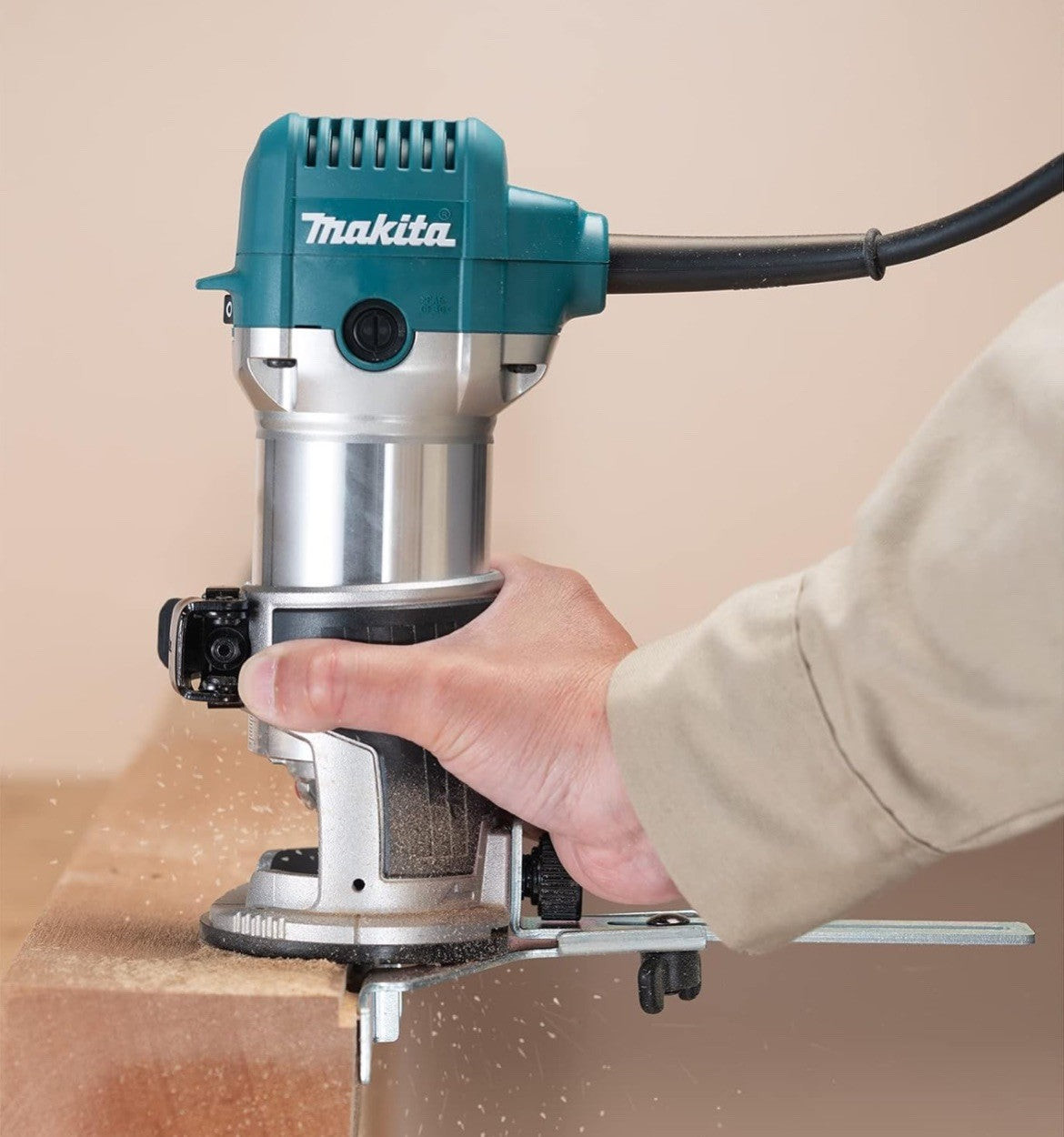 Makita RT0702CX4/1 Router Trimmer Precision Control 110v NEW FREE P&P